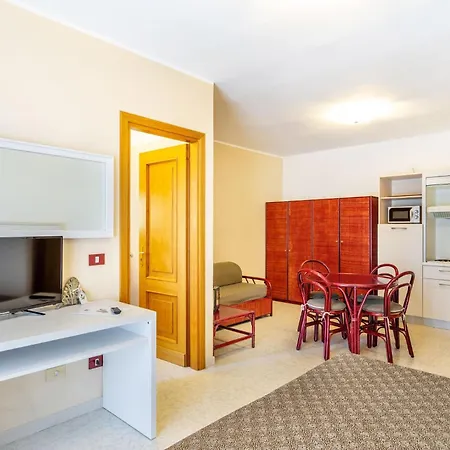 Charming Rina Sea Apartment-central Air-con Wifi Sleeps 2 Persons Appartamento *